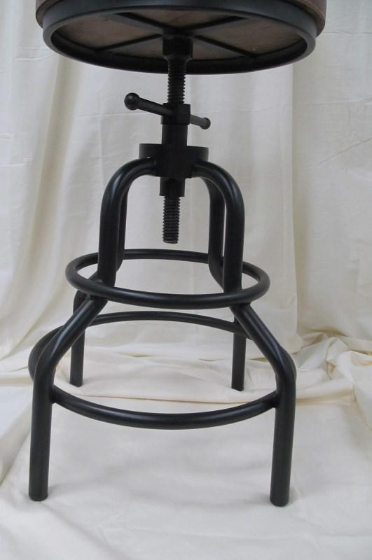 INDUSTRIAL ADJUSTABLE STOOL (25" TALL DOWN TO 21")