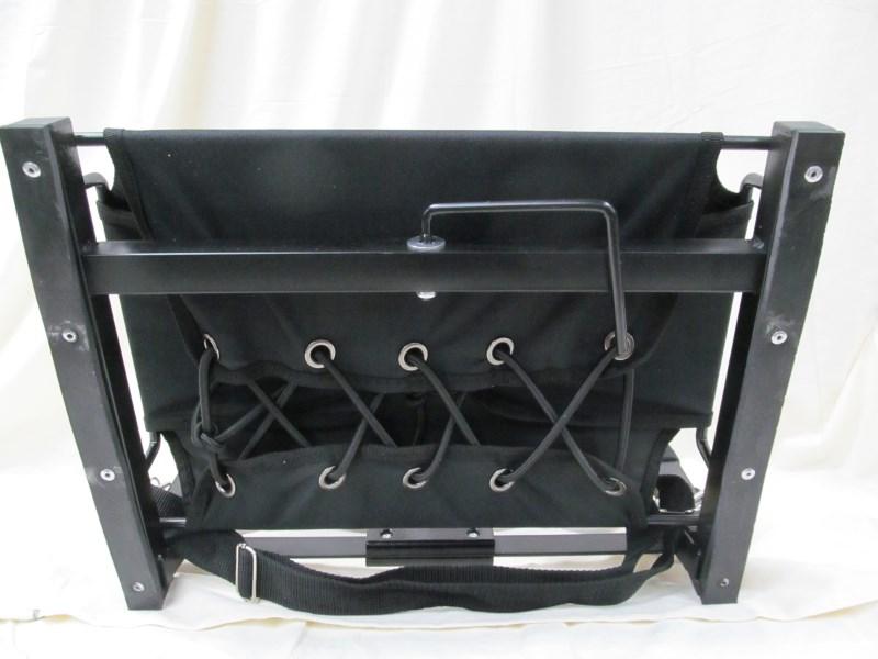 FOLDABLE STADIUM SEAT WITH SHOULDER STRAP