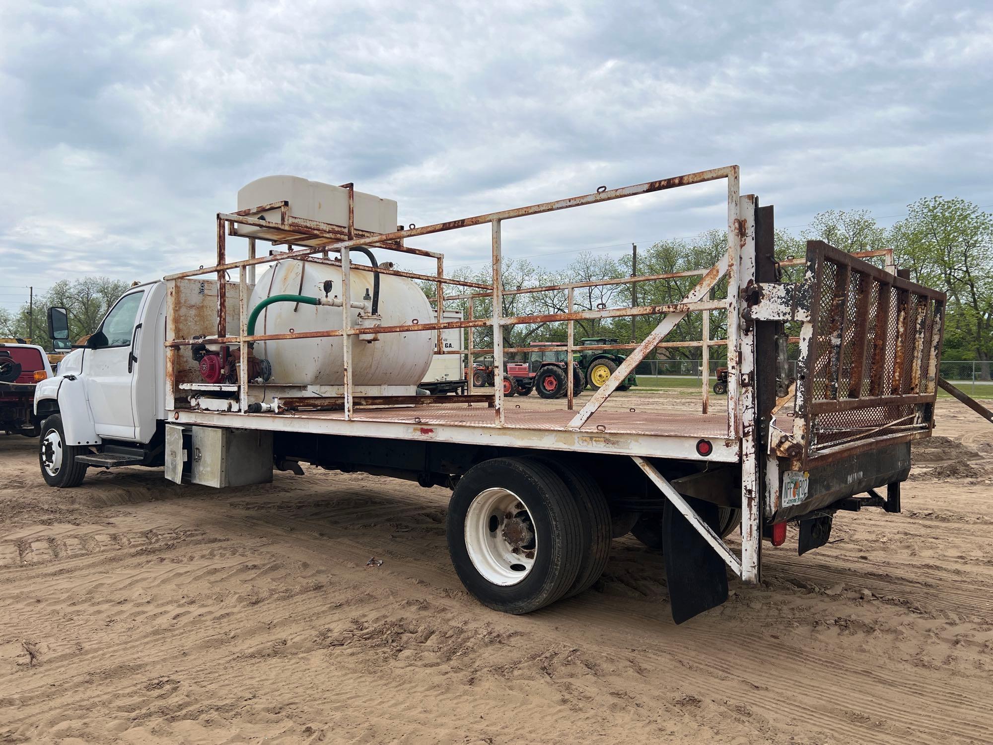 2005 GMC S/A PORTA POTTY PUMP TRUCK