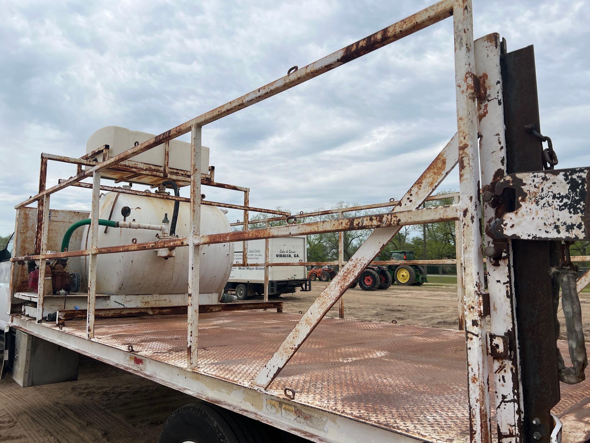 2005 GMC S/A PORTA POTTY PUMP TRUCK