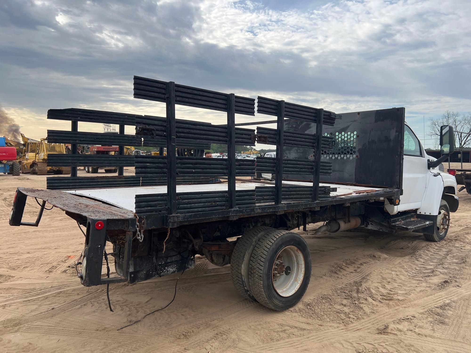 2006 CHEVROLET C5500 T/A FLAT BED TRUCK