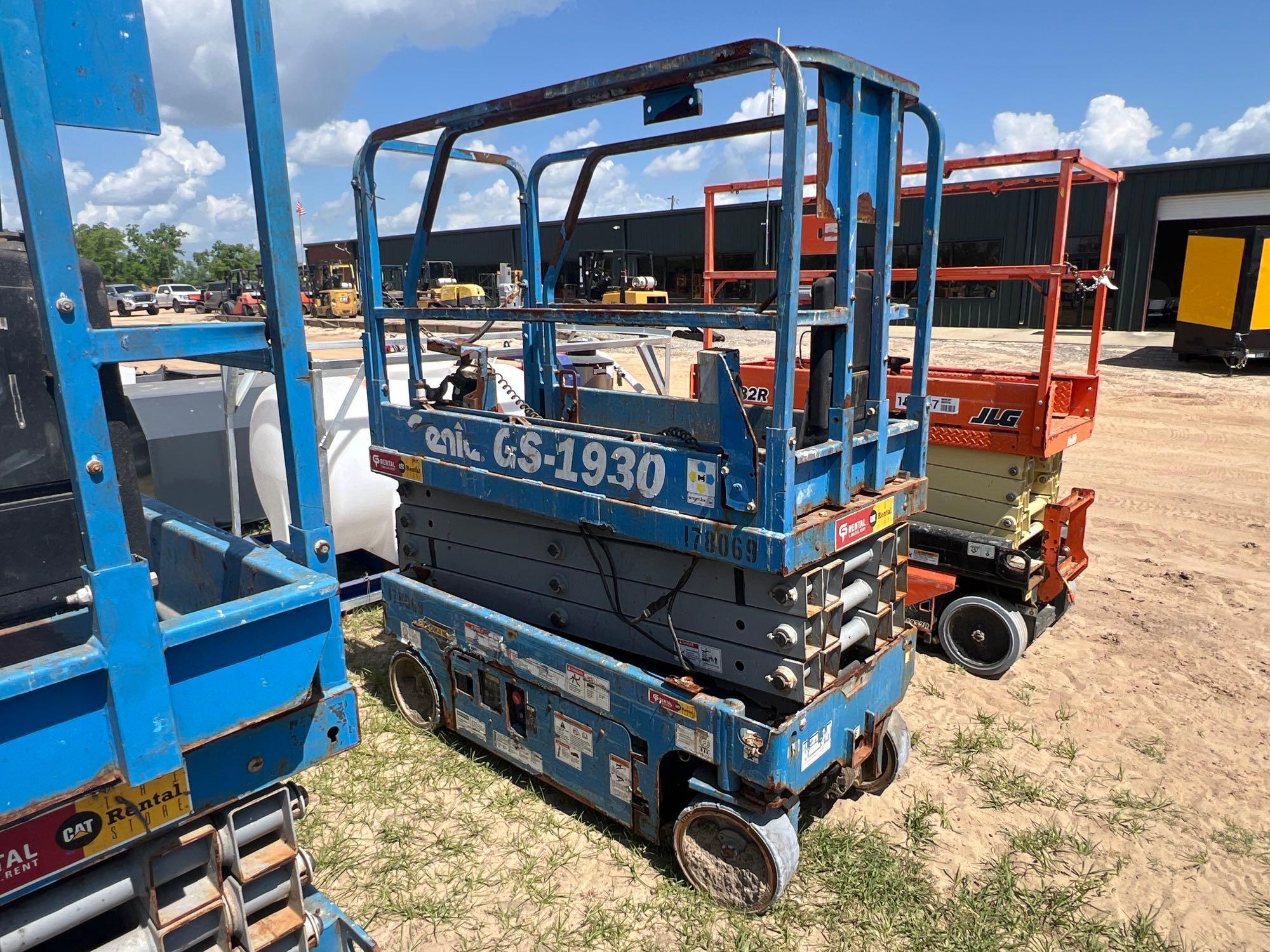 GENIE GS-1930 ELECTRIC SCISSOR LIFT