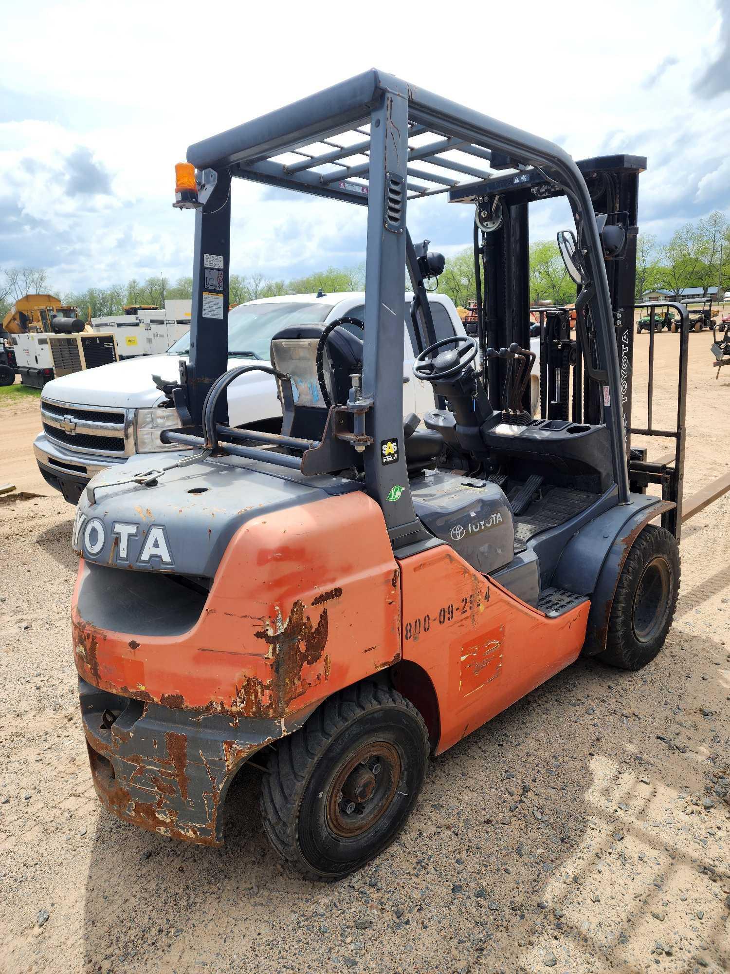 2016 TOYOTA 8FGU25 STRAIGHT MAST FORKLIFT