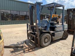 KOMATSU 25 STRAIGHT MAST FORK LIFT