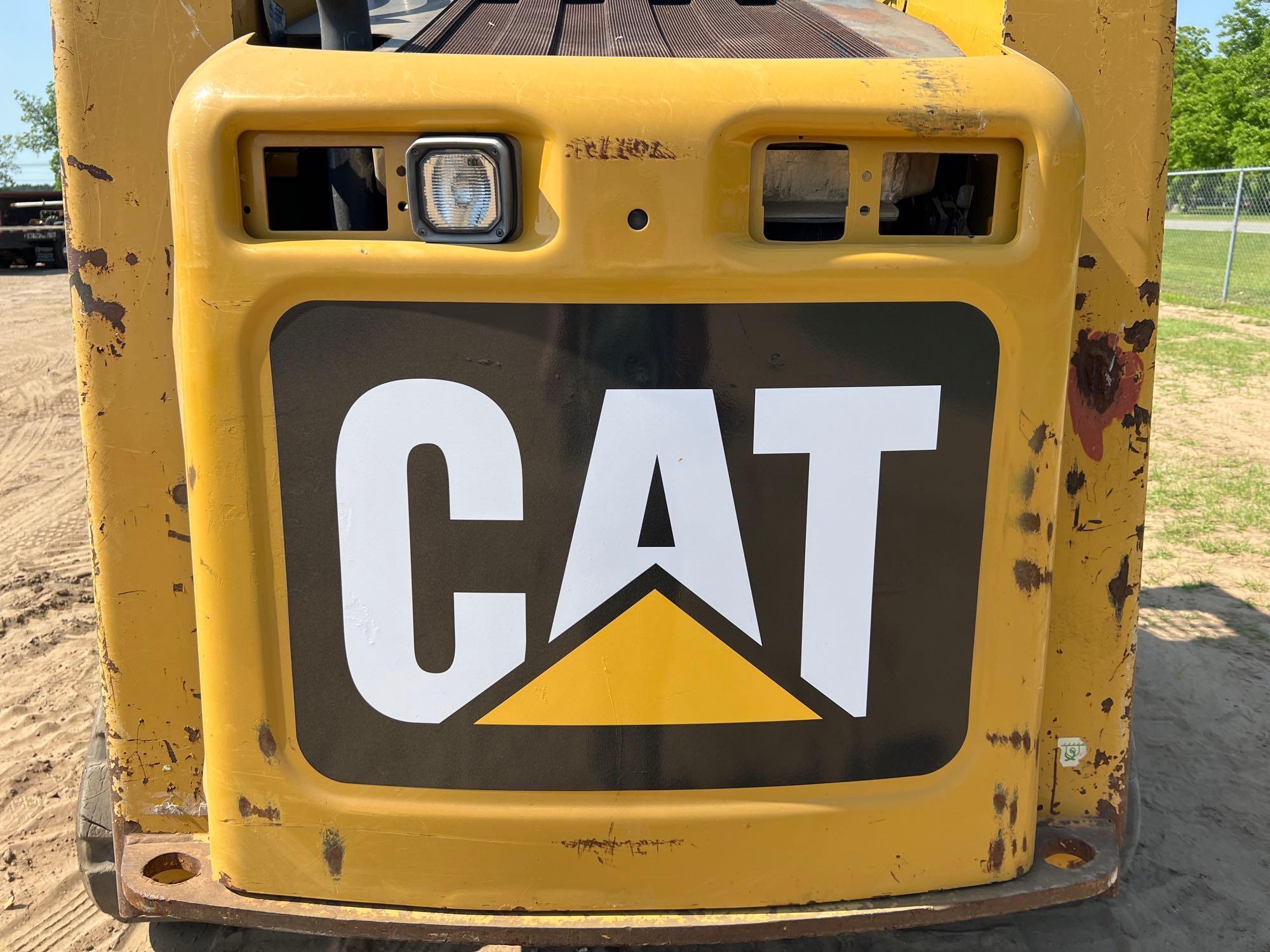 CATERPILLAR 279C SKID STEER