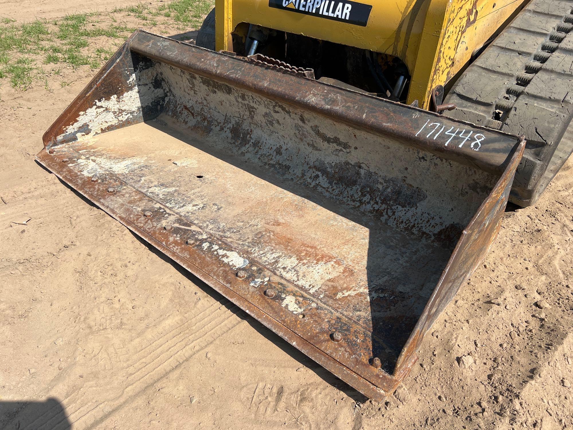 CATERPILLAR 279C SKID STEER