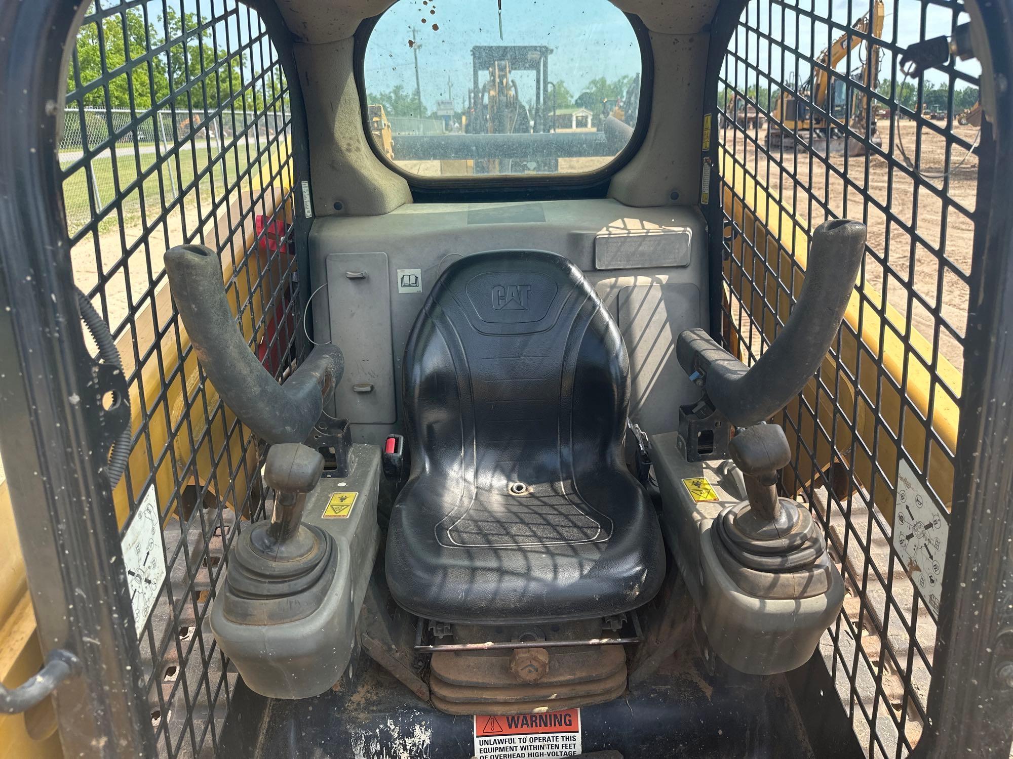 CATERPILLAR 249D SKID STEER