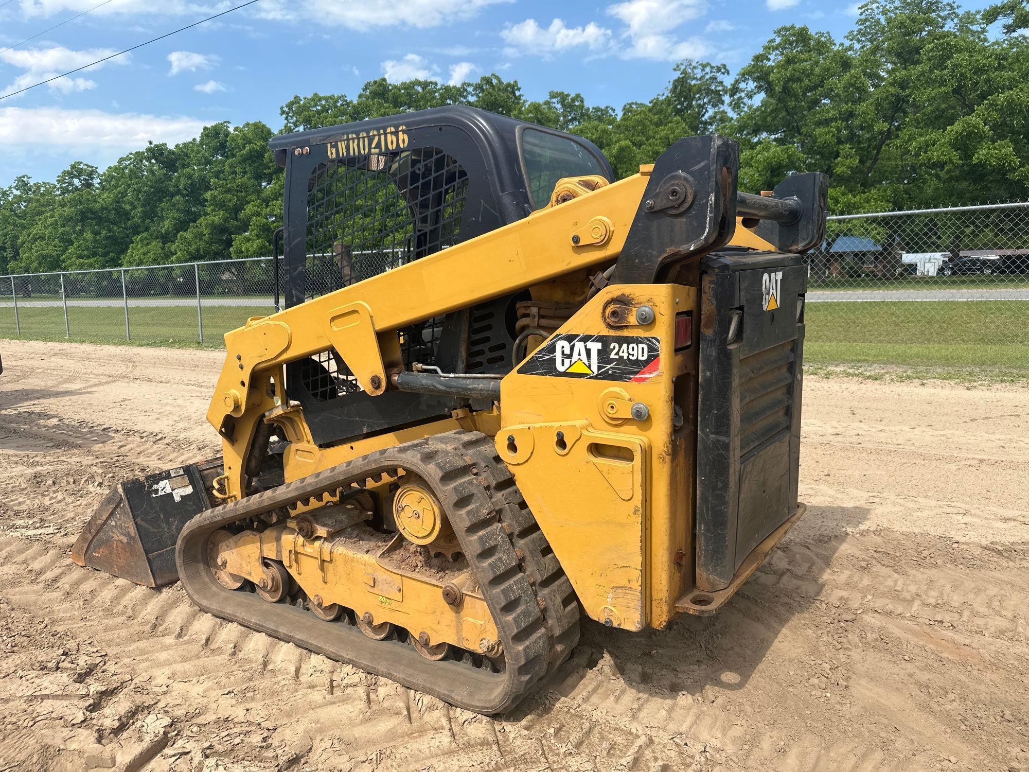 CATERPILLAR 249D SKID STEER