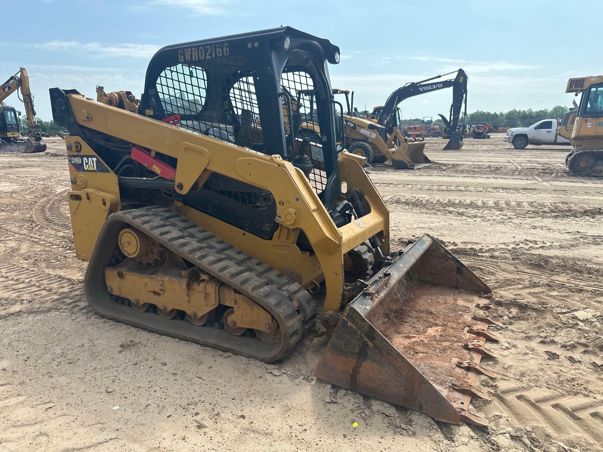 CATERPILLAR 249D SKID STEER