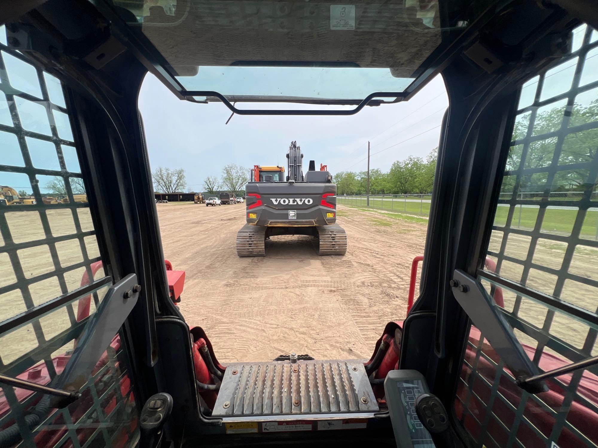 2015 TAKEUCHI TL12 SKID STEER