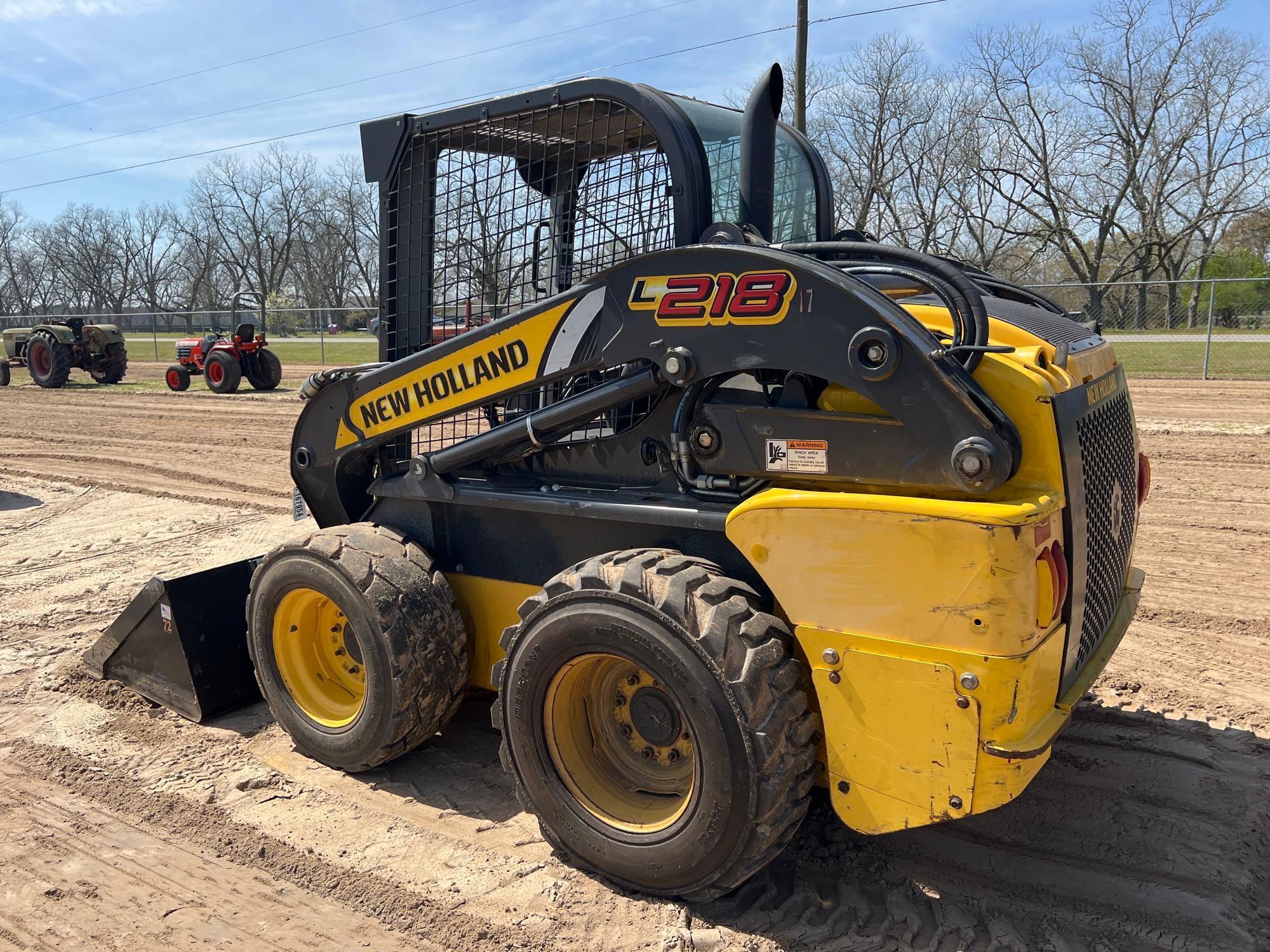 NEW HOLLAND L218 SKID STEER