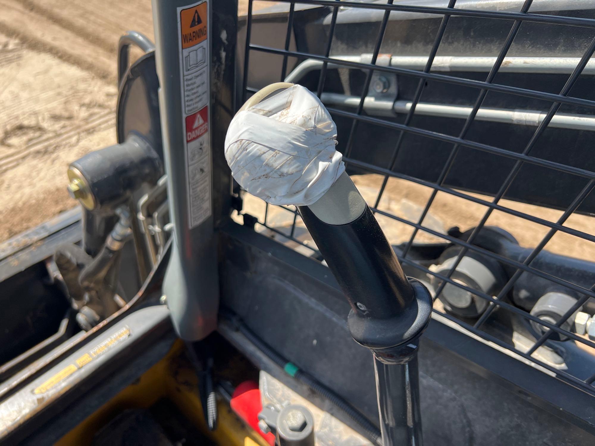 NEW HOLLAND L218 SKID STEER