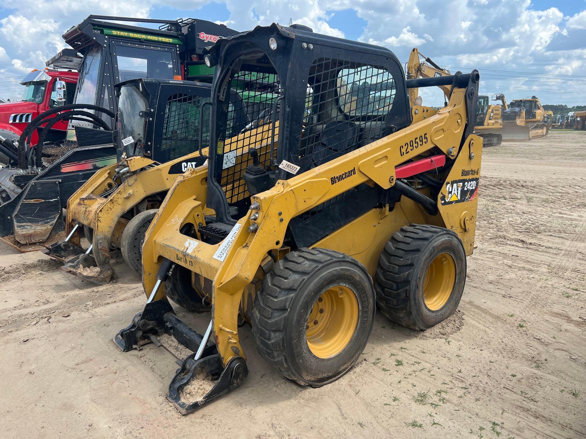 2019 CATERPILLAR 242D SKID STEER