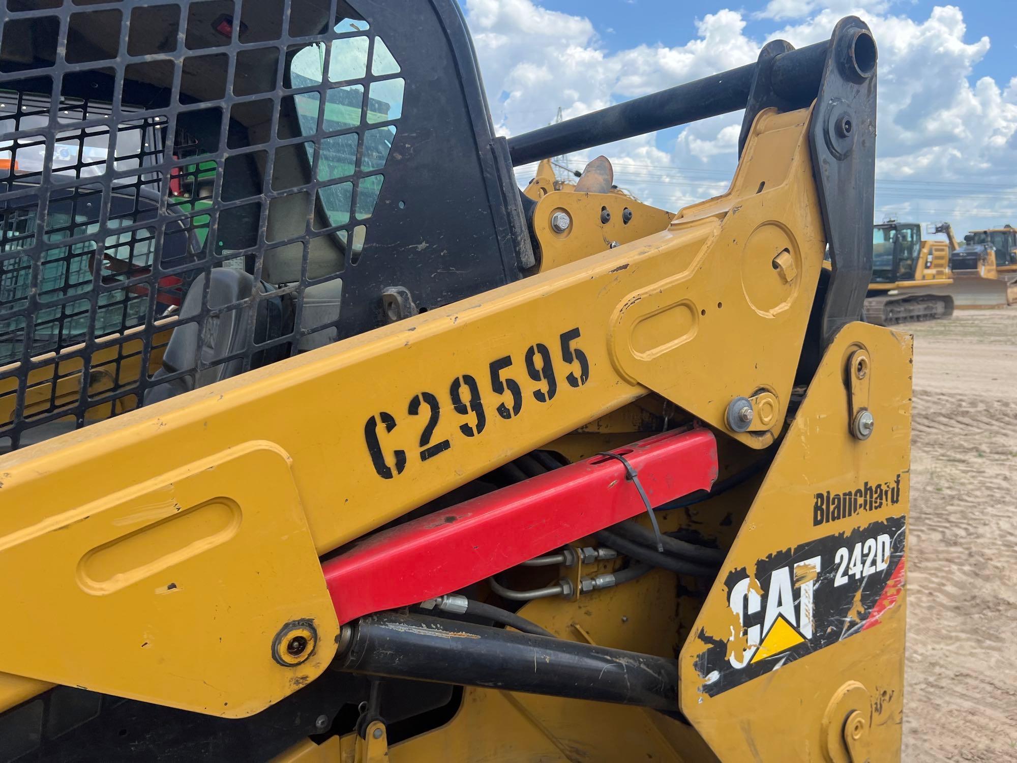 2019 CATERPILLAR 242D SKID STEER