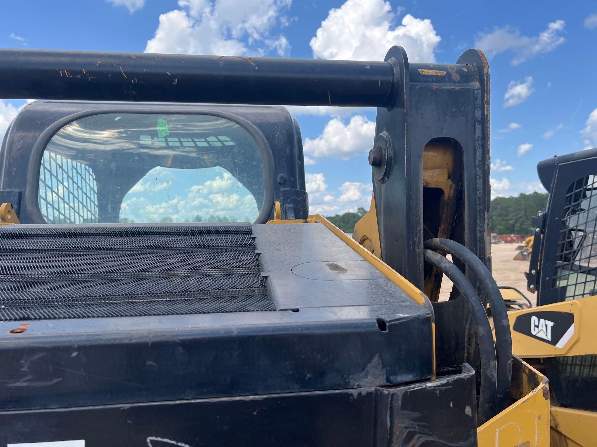 2019 CATERPILLAR 242D SKID STEER