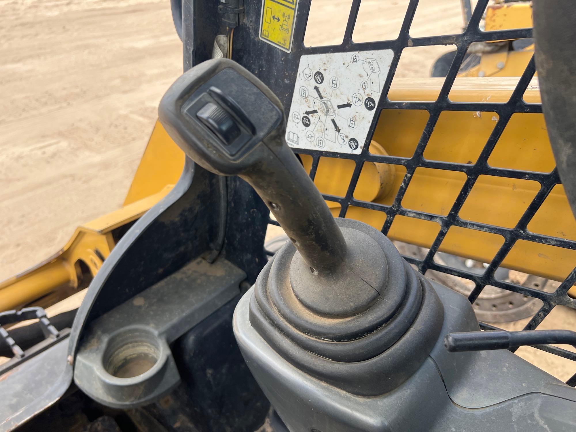 2019 CATERPILLAR 242D SKID STEER