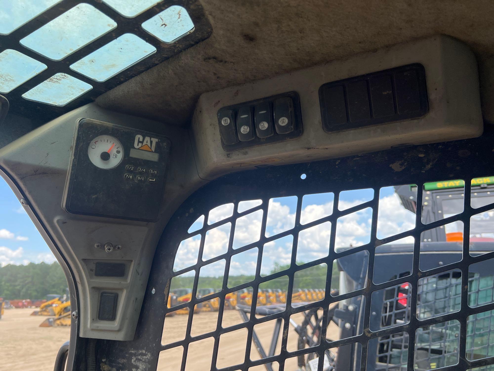 2019 CATERPILLAR 242D SKID STEER