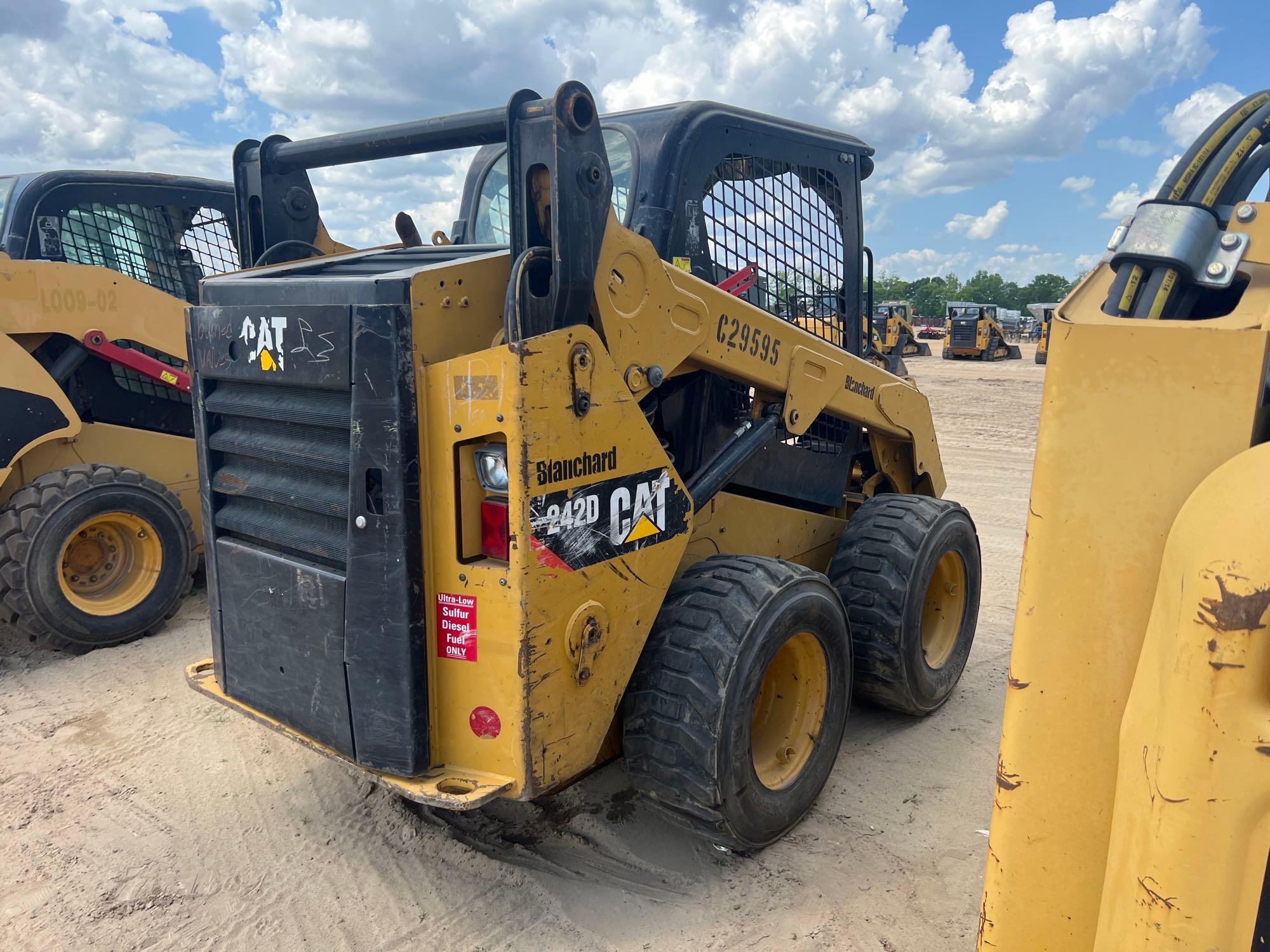 2019 CATERPILLAR 242D SKID STEER