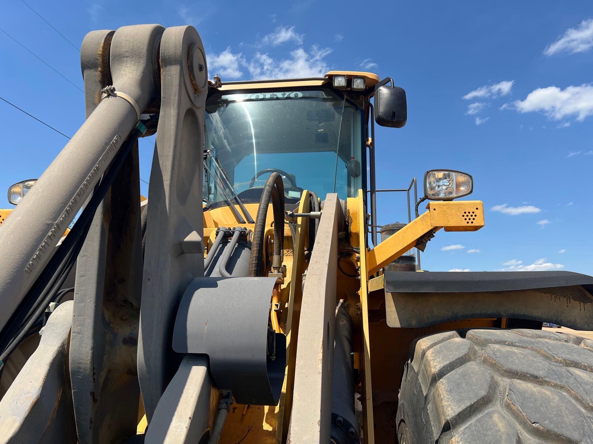 2015 VOLVO L180H RUBBER TIRE LOADER