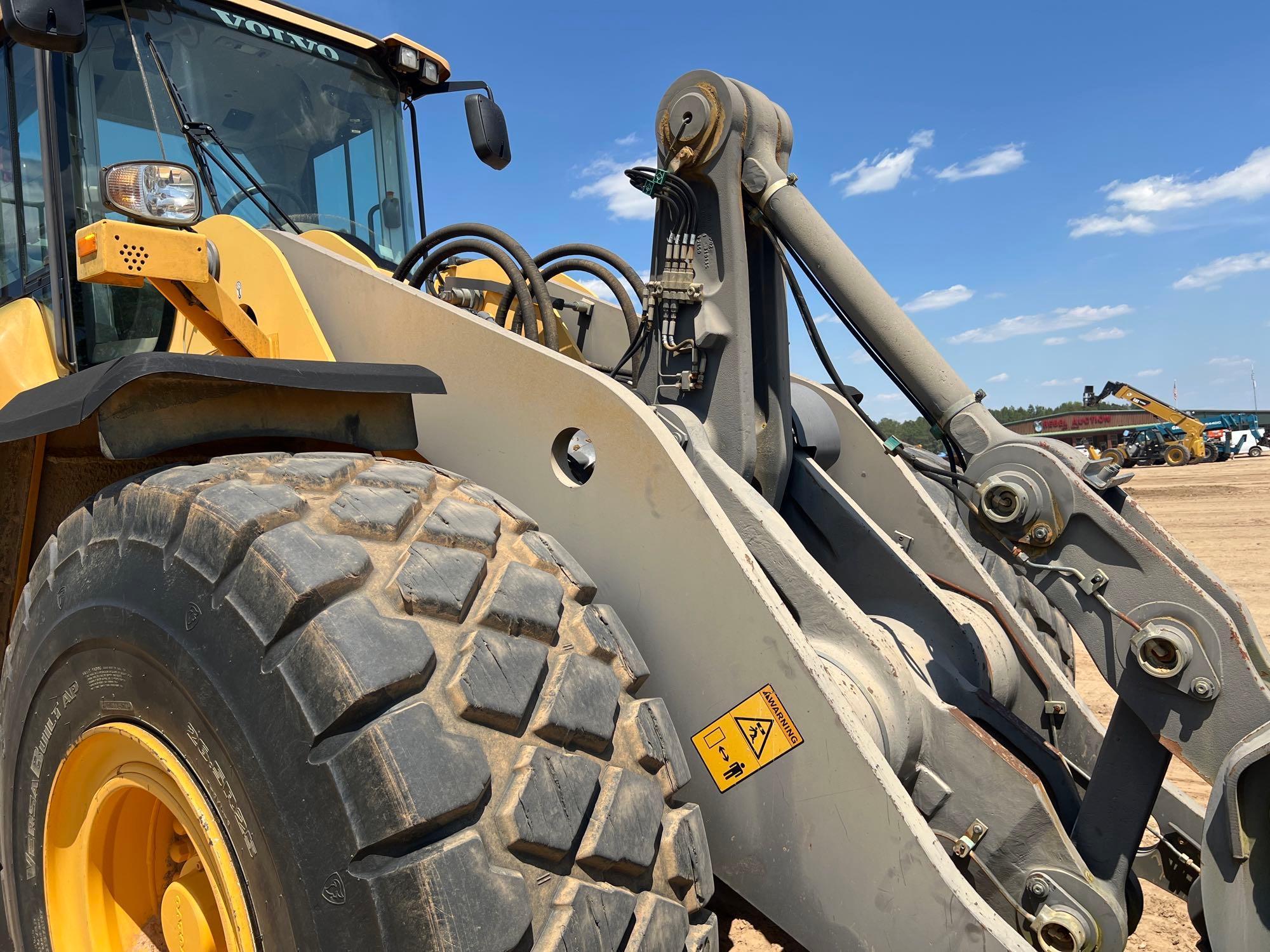 2015 VOLVO L180H RUBBER TIRE LOADER