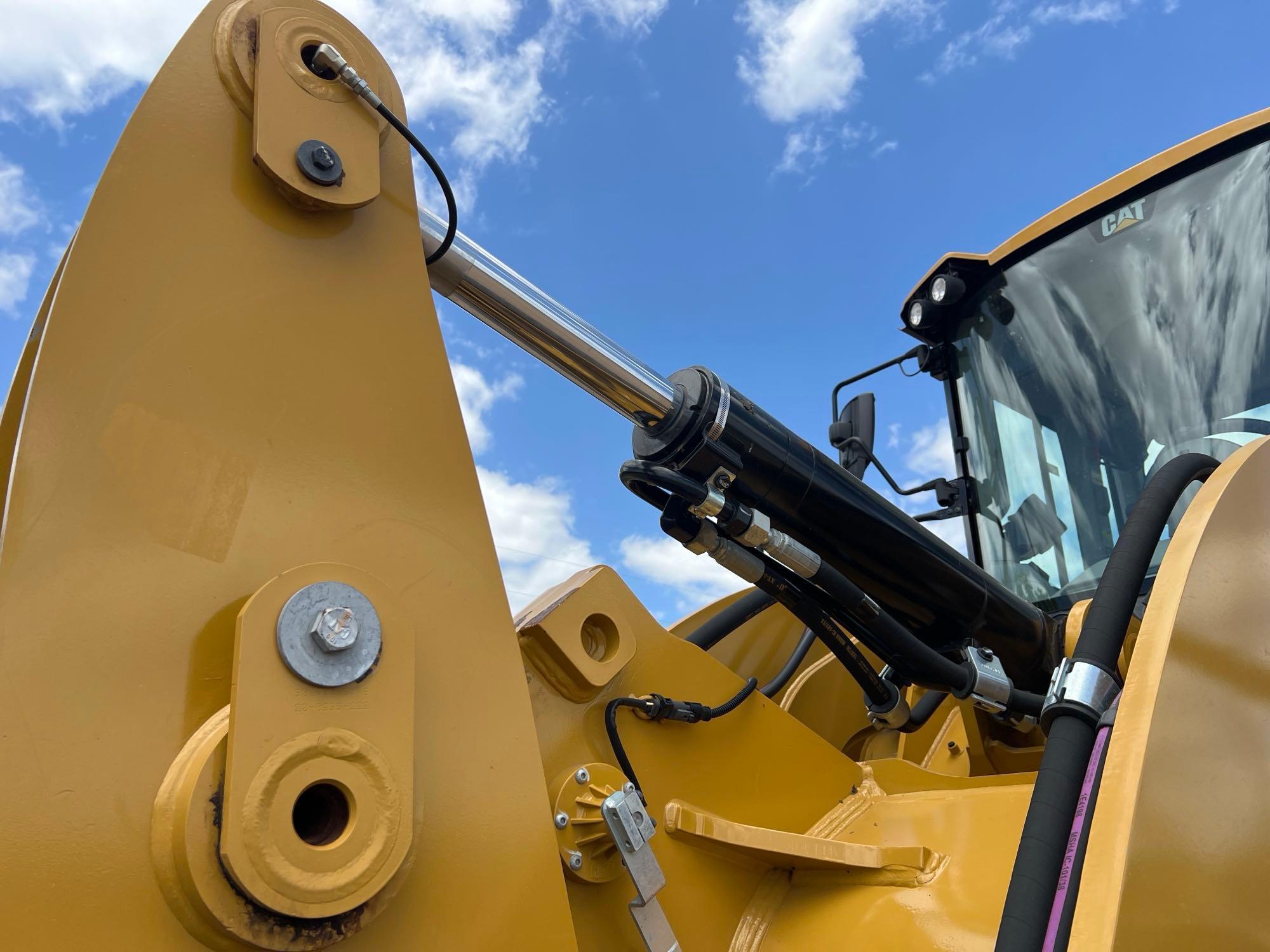 2020 CATERPILLAR 926M RUBBER TIRE LOADER