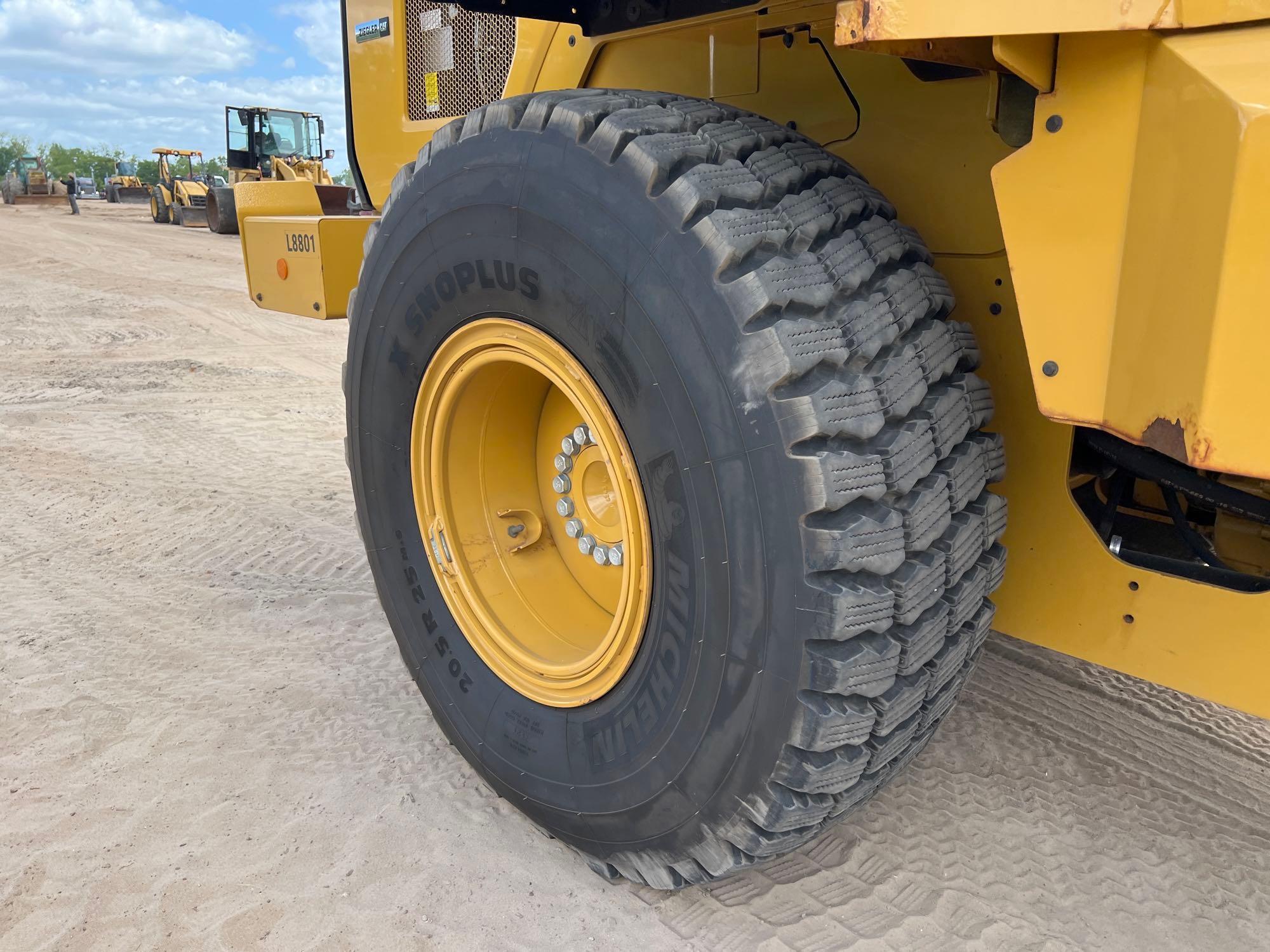 2020 CATERPILLAR 926M RUBBER TIRE LOADER