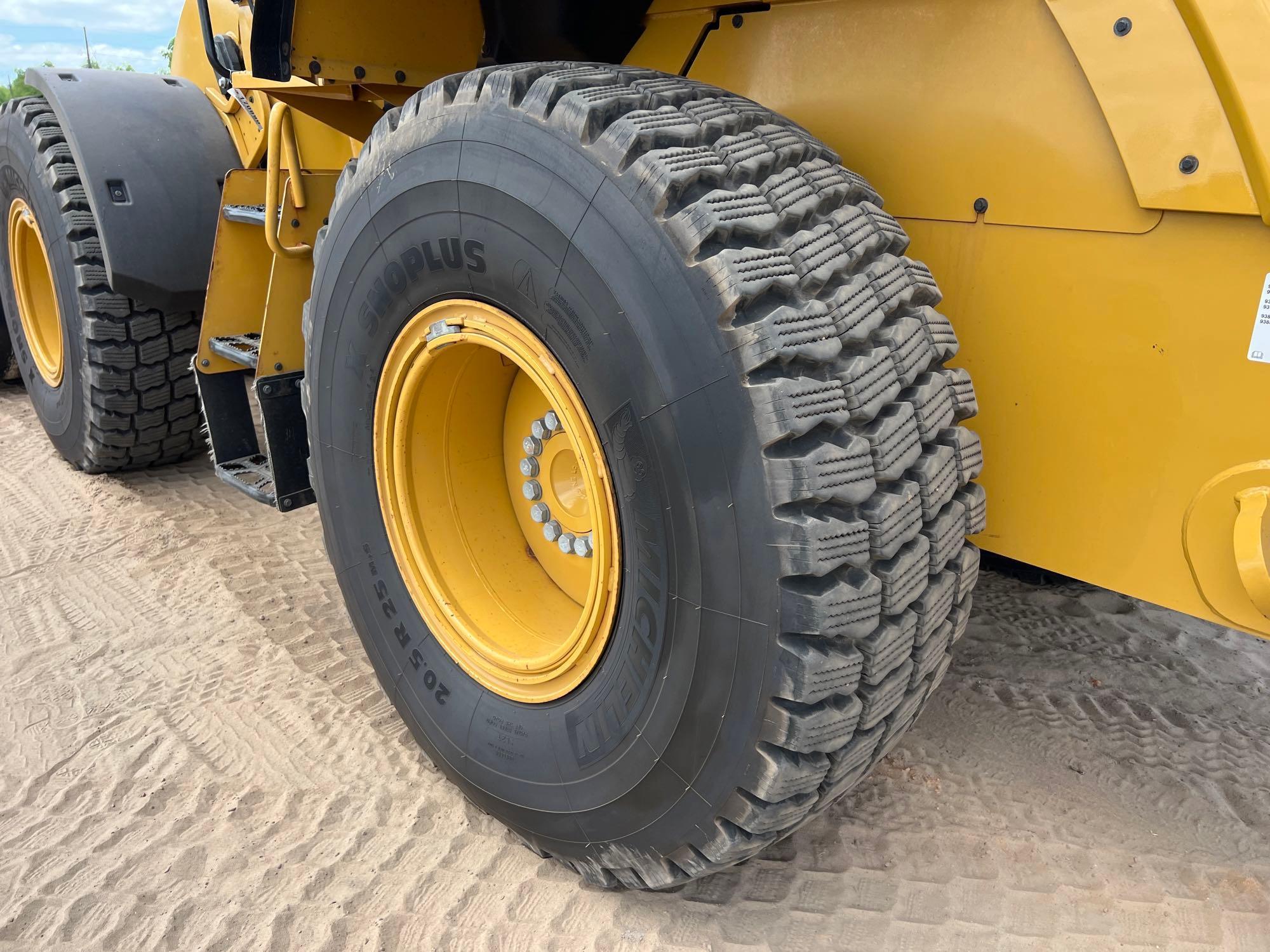 2020 CATERPILLAR 926M RUBBER TIRE LOADER