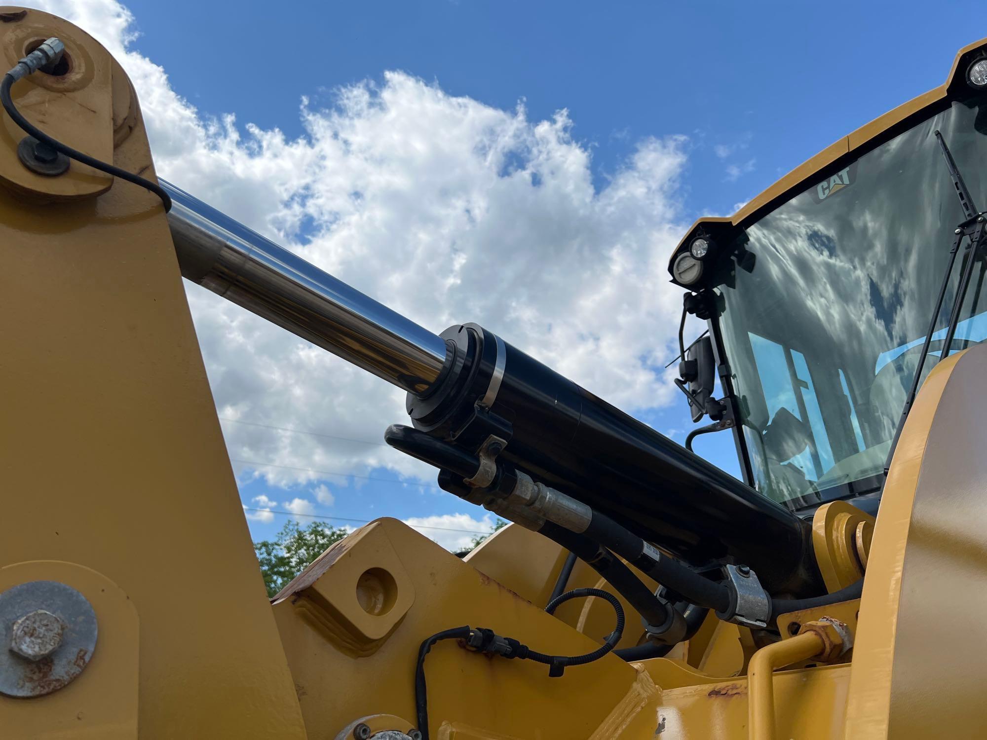 2017 CATERPILLAR 930M RUBBER TIRE LOADER