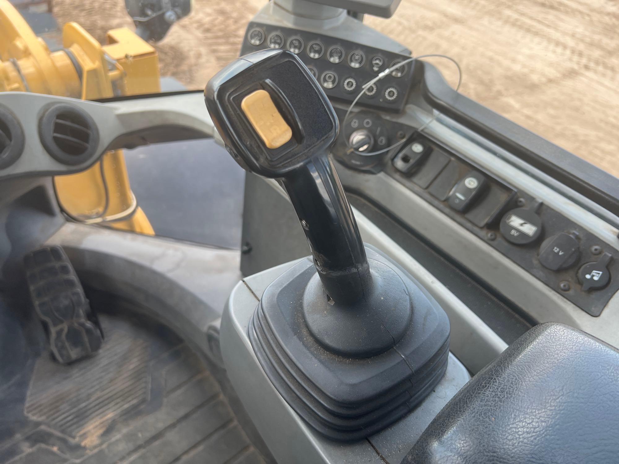 2014 CATERPILLAR 924K RUBBER TIRE LOADER