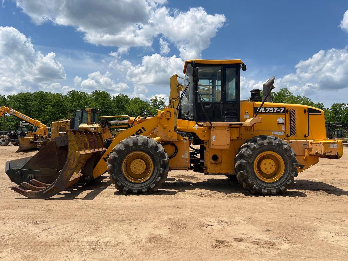 2005 HYUNDAI HL757-7 RUBBER TIRE LOADER