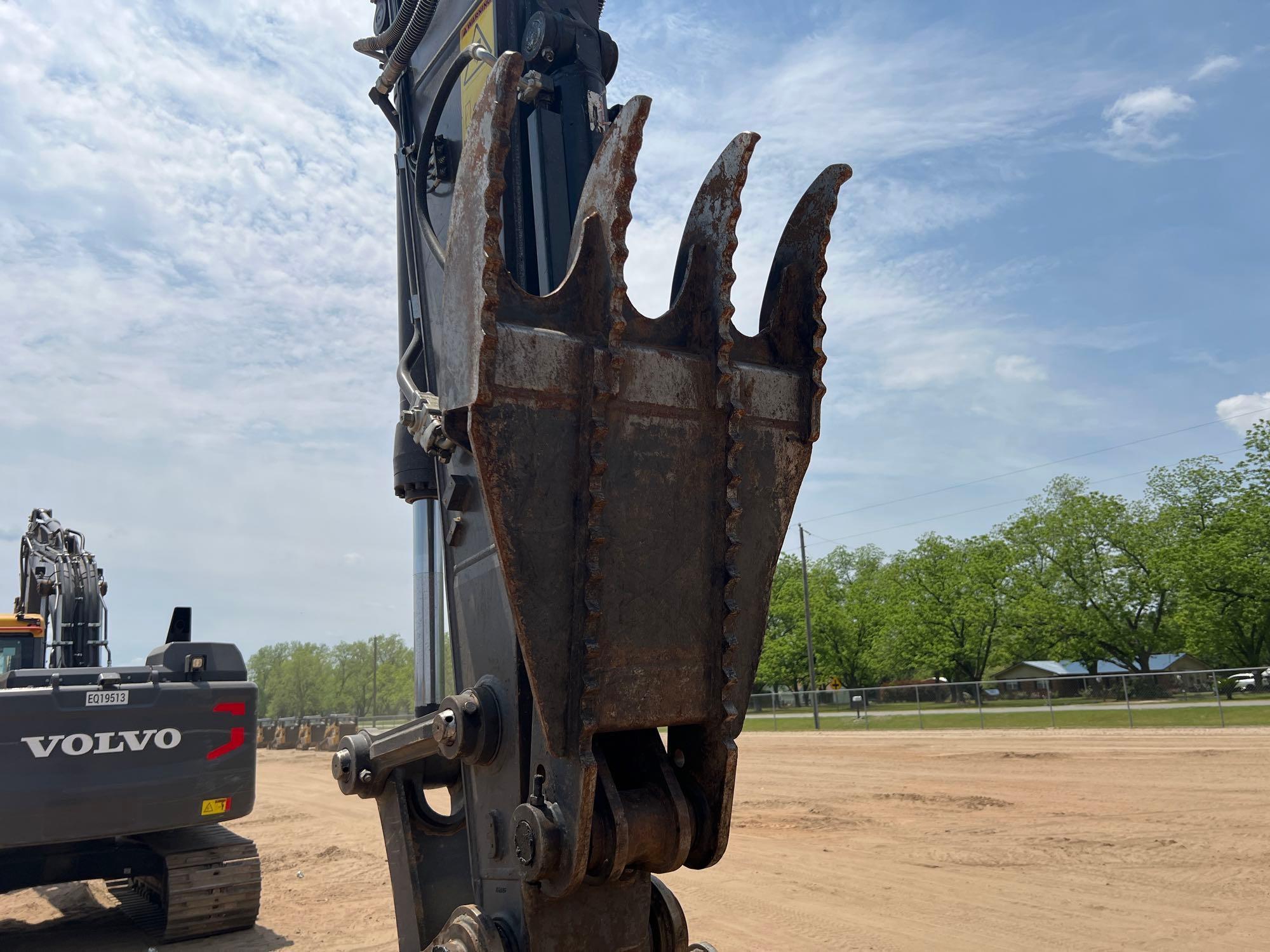 2022 VOLVO EC200EL EXCAVATOR