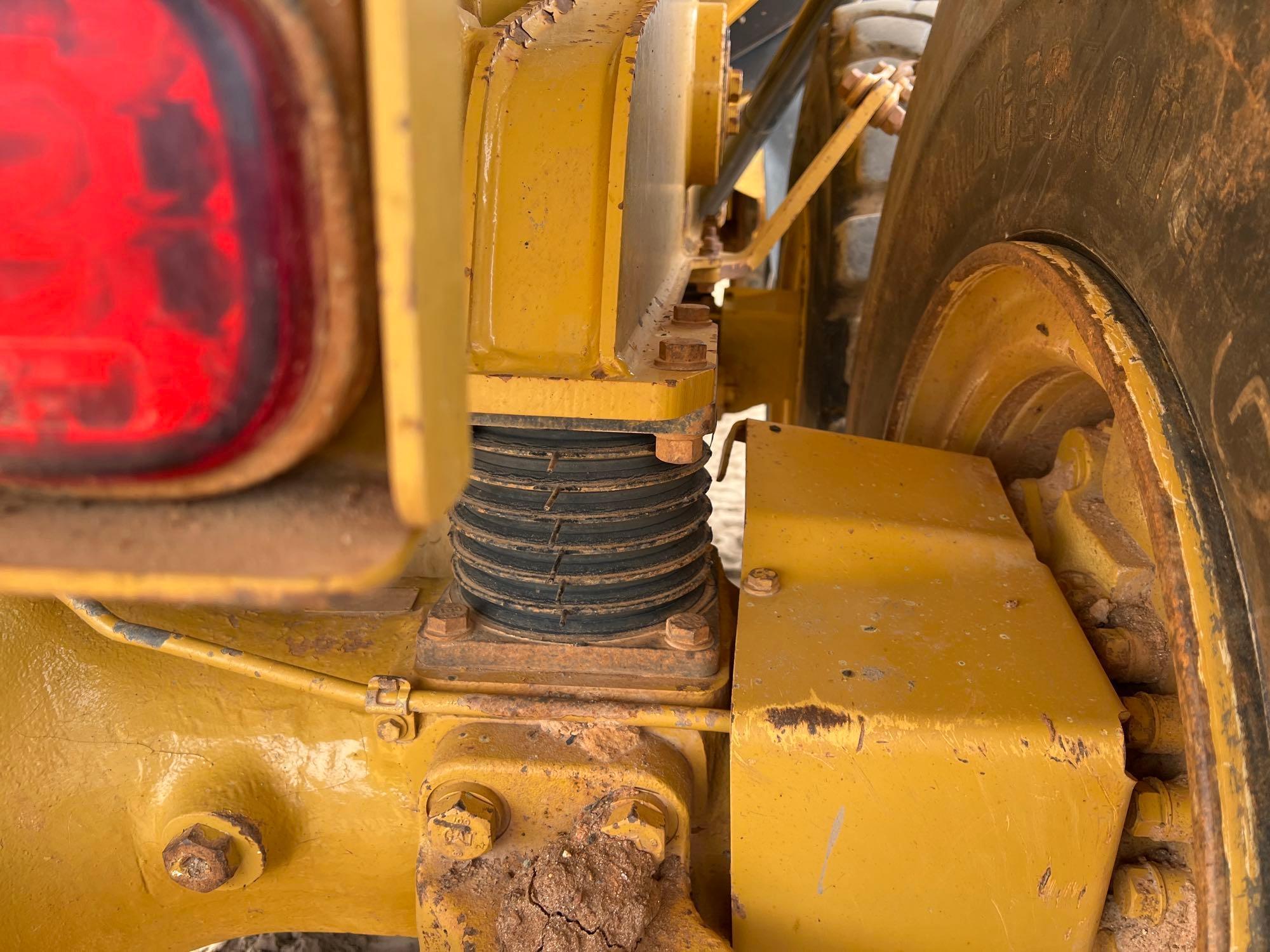 2015 CATERPILLAR 725C 6X6 OFF ROAD DUMP TRUCK