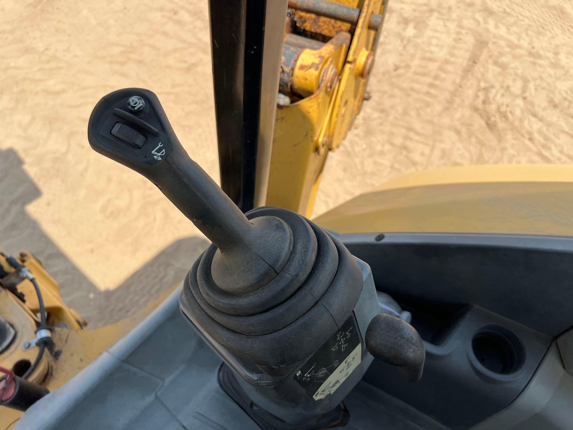 2015 CATERPILLAR 420F2 IT BACKHOE