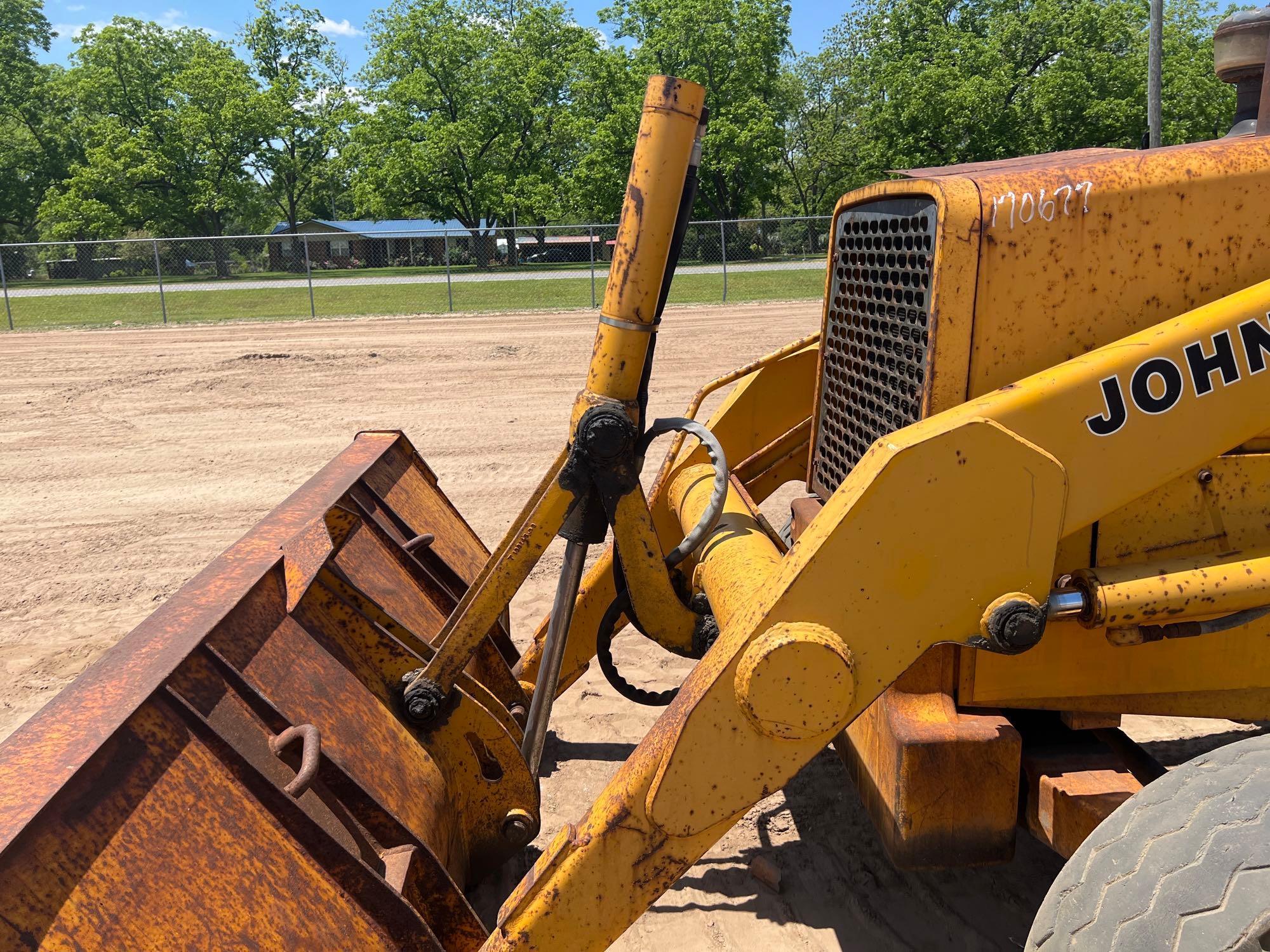 1990 JOHN DEERE 310C BACKHOE