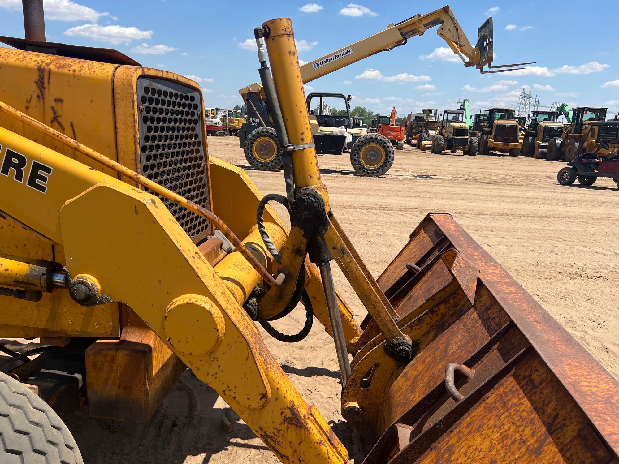 1990 JOHN DEERE 310C BACKHOE