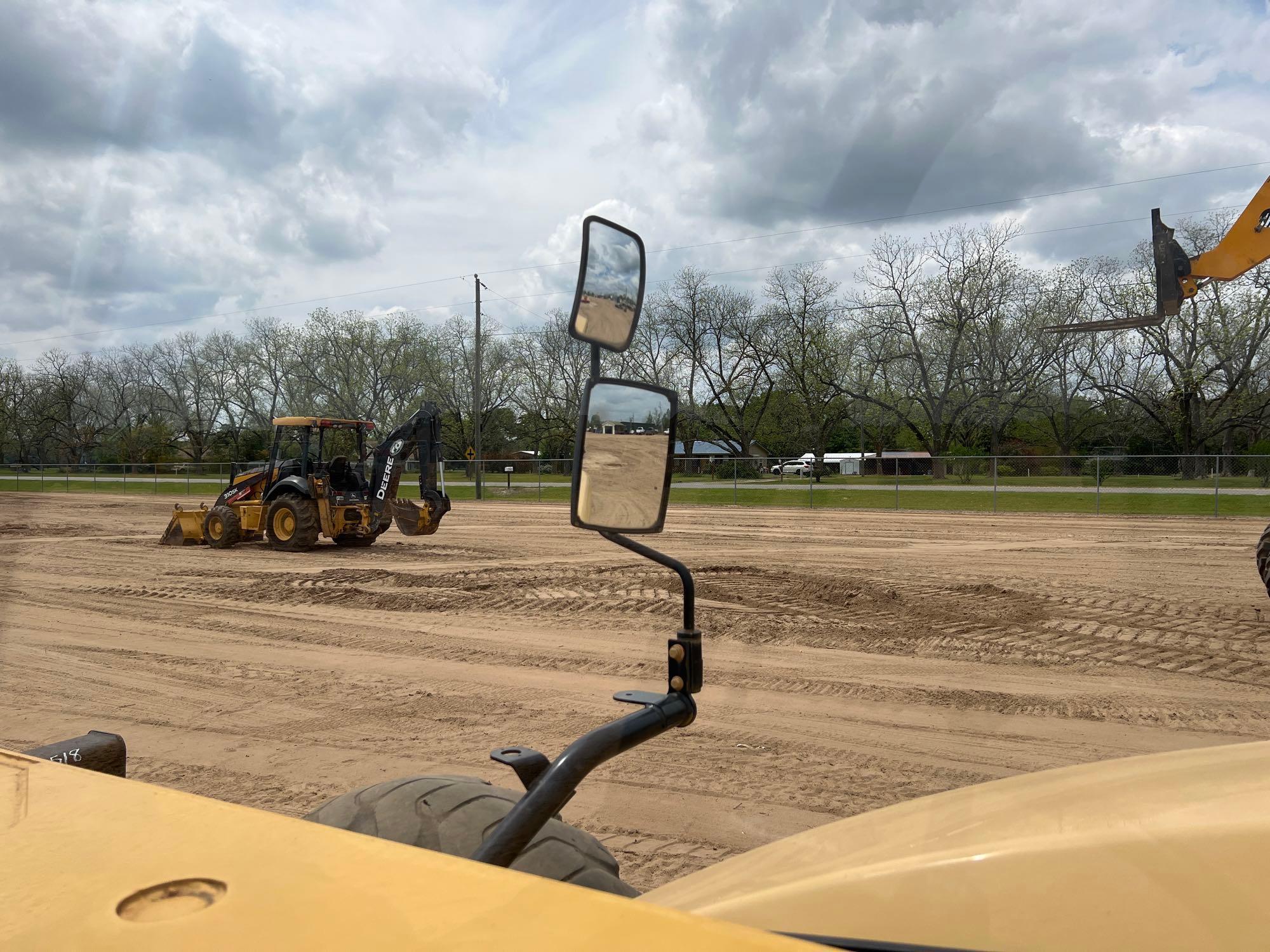 2015 CATERPILLAR TH407C TELESCOPIC FORKLIFT