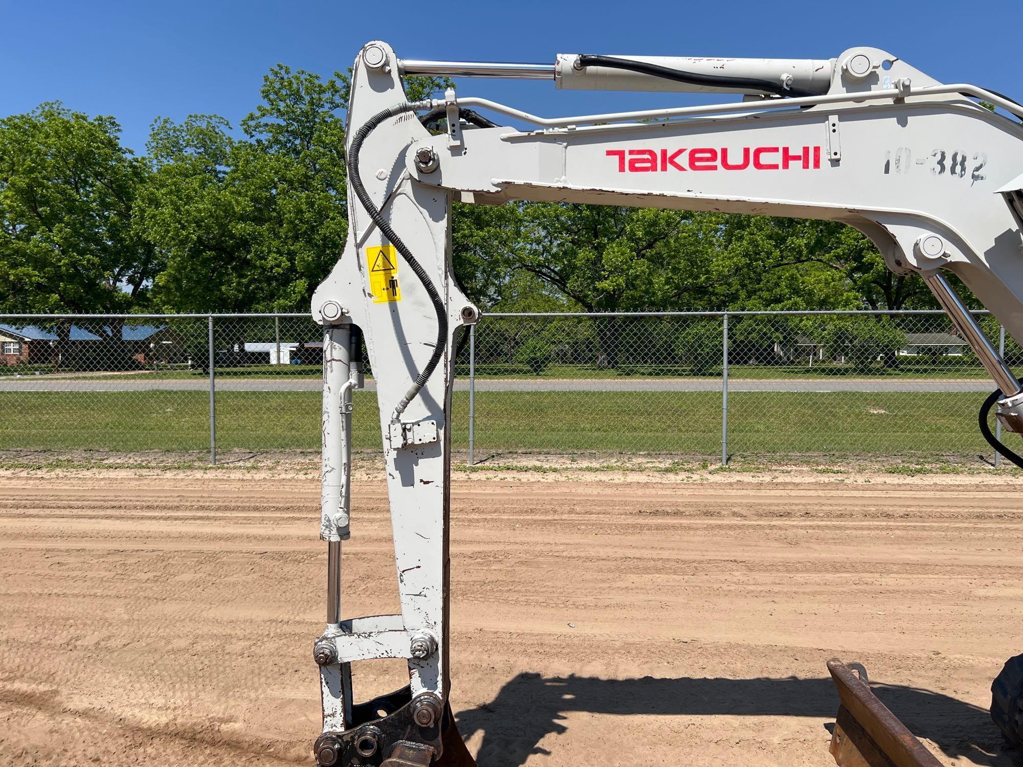 2017 TAKEUCHI TB240 EXCAVATOR