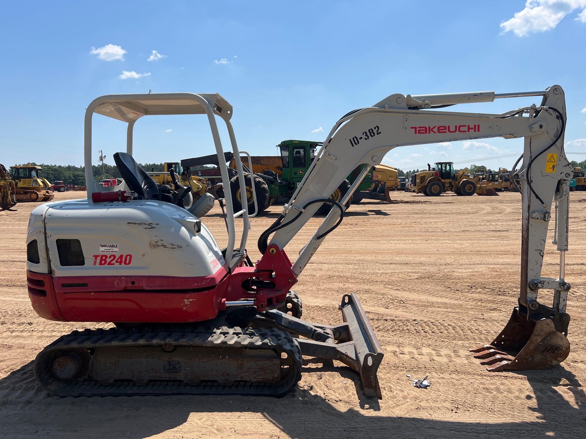 2017 TAKEUCHI TB240 EXCAVATOR