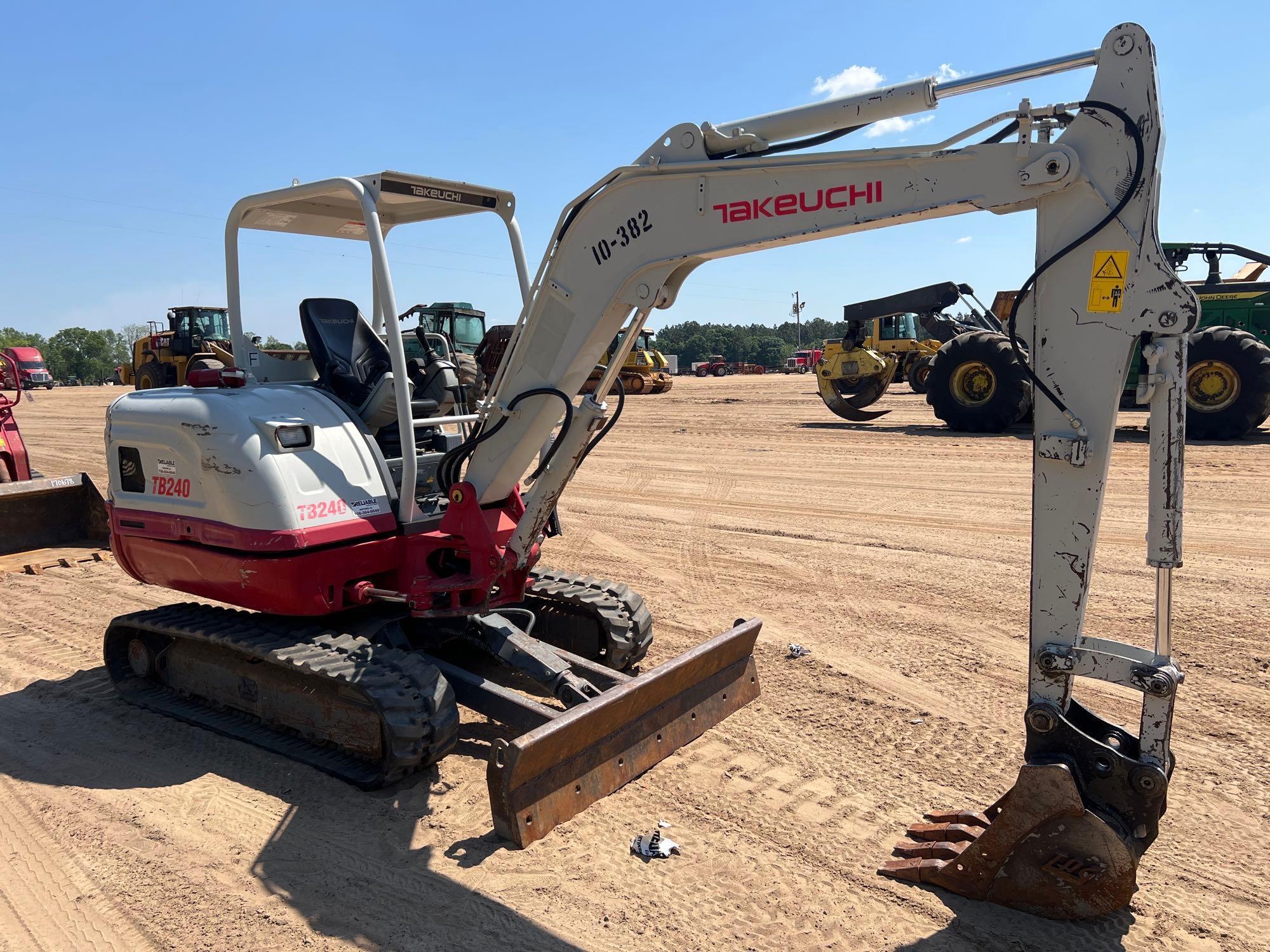 2017 TAKEUCHI TB240 EXCAVATOR