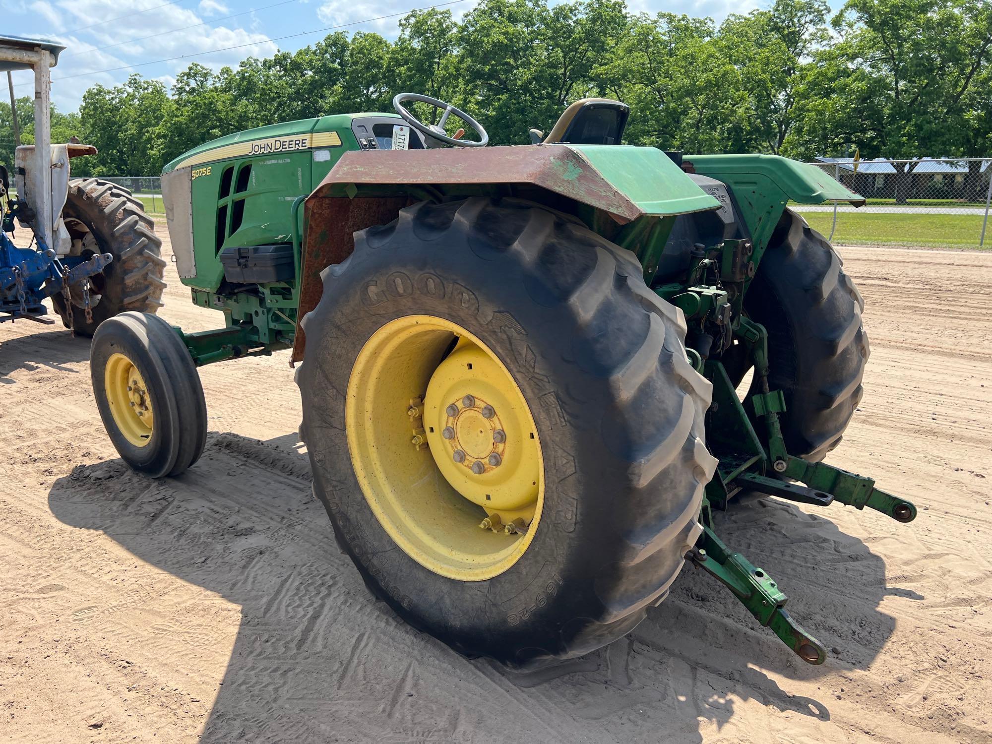 JOHN DEERE 5075E TRACTOR