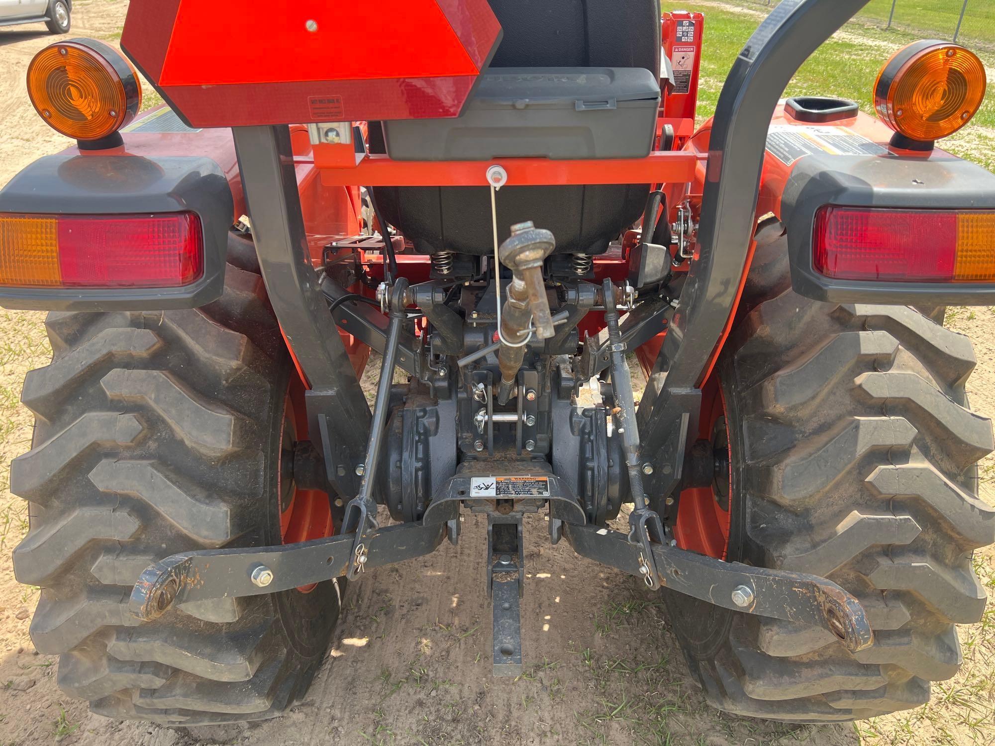 KUBOTA L3901 TRACTOR