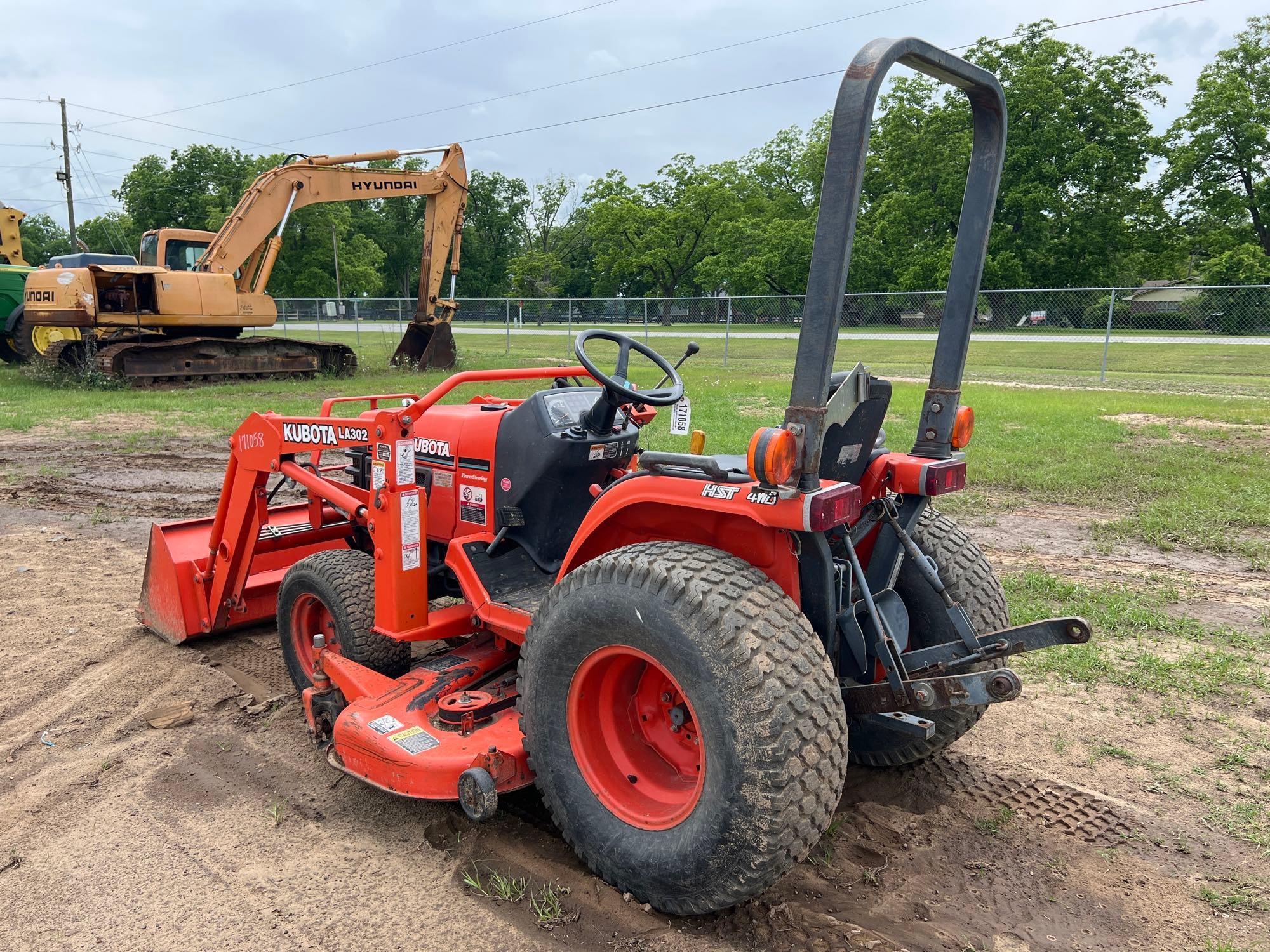 KUBOTA B7500 TRACTOR