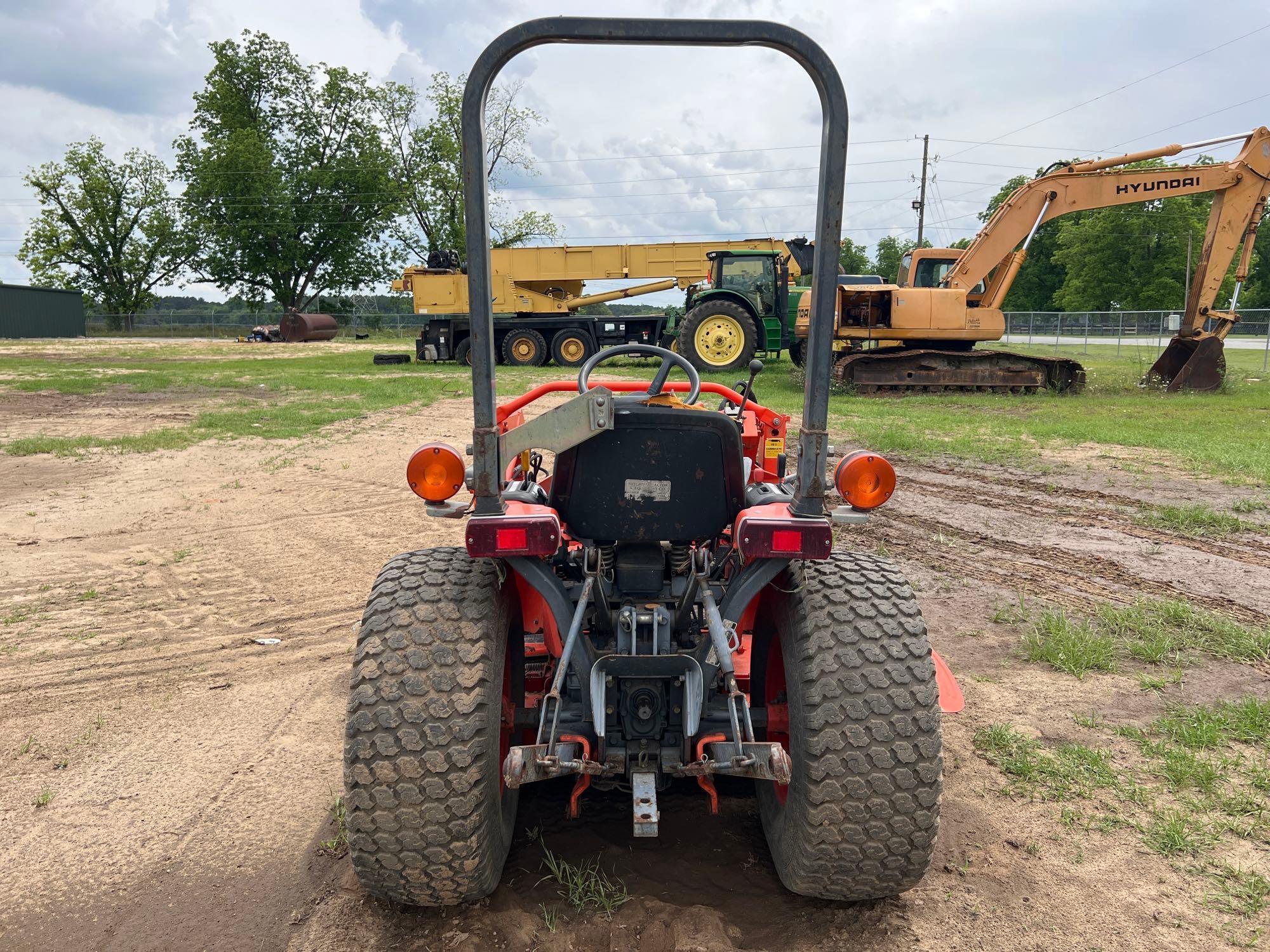 KUBOTA B7500 TRACTOR