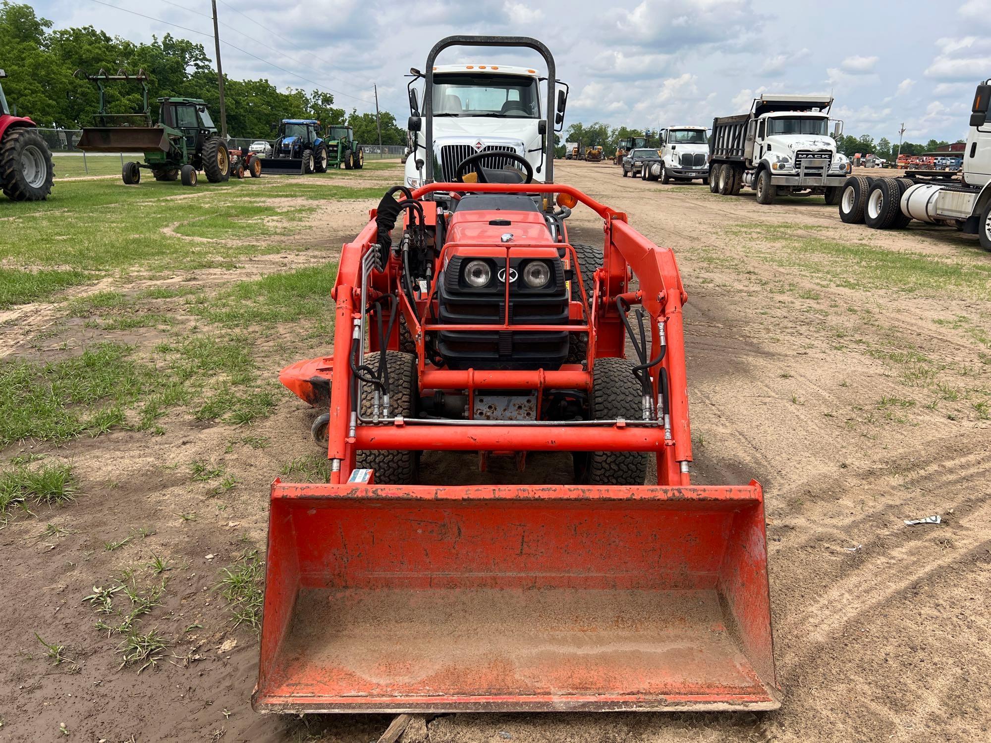 KUBOTA B7500 TRACTOR