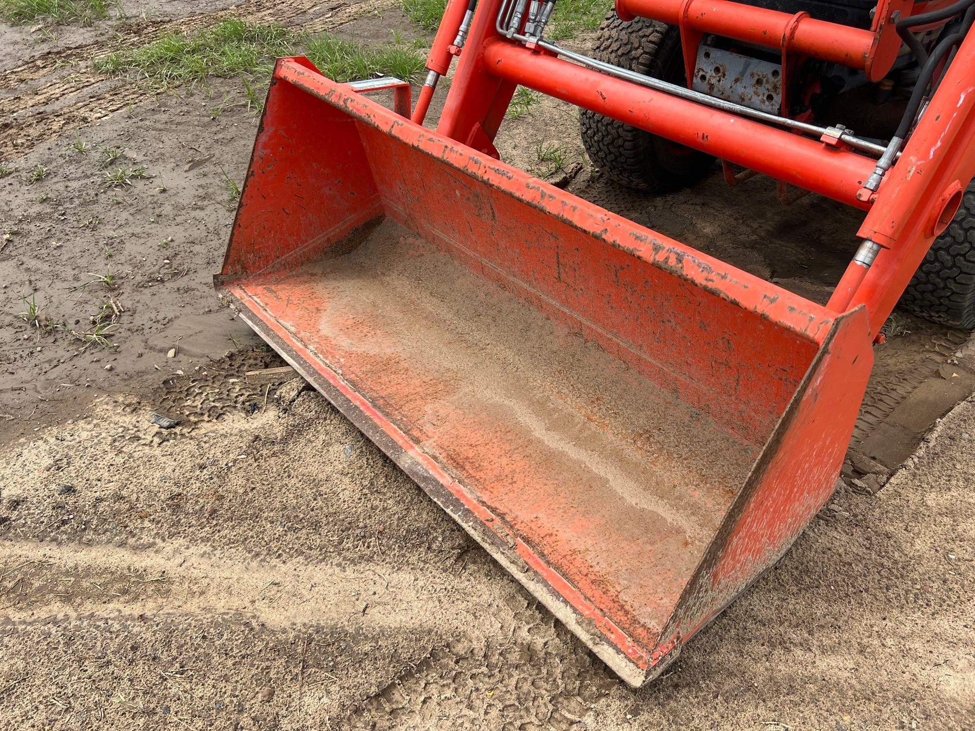 KUBOTA B7500 TRACTOR