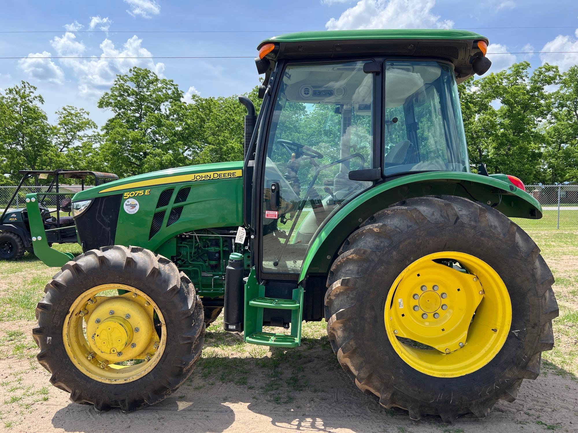 2022 JOHN DEERE 5075E TRACTOR