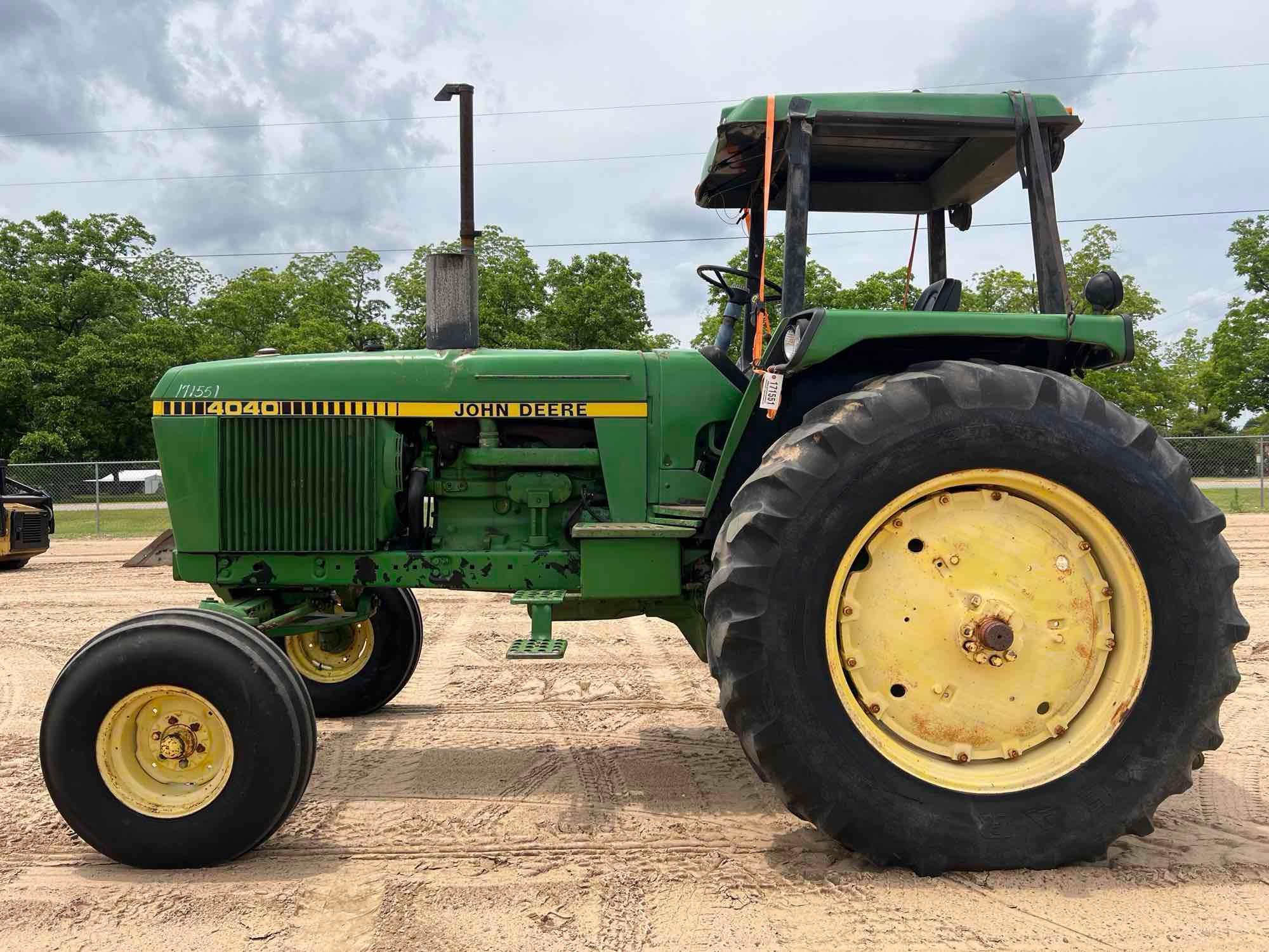 JOHN DEERE 4040 TRACTOR