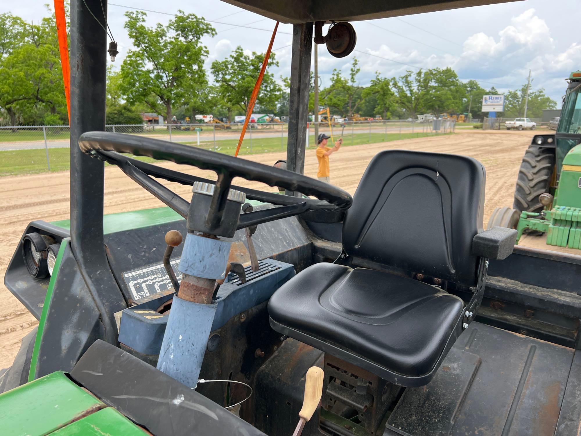 JOHN DEERE 4040 TRACTOR