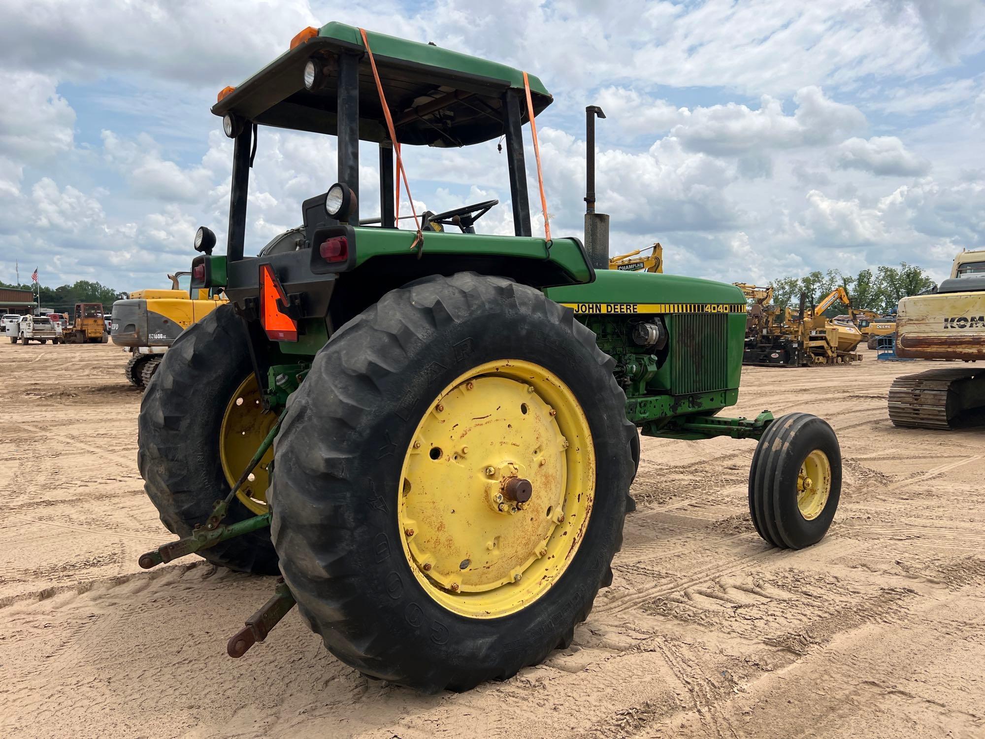 JOHN DEERE 4040 TRACTOR