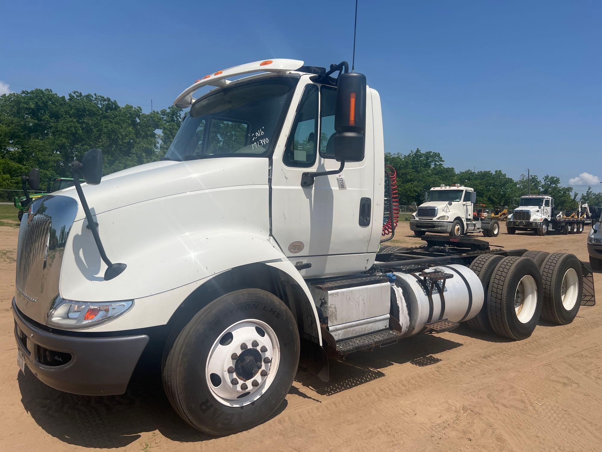 2016 INTERNATIONAL 8600 DAY CAB T/A ROAD TRACTOR